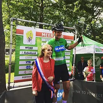 Joris de Boer wint een etappe in de Meertour (2019)