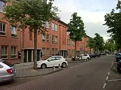 Na het overlijden van Geldmaker in 1930 ging Zeeger Gulden samenwerken met architect A.A. van der Linde, die de Landlustwoningen ontwierp