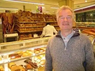 Jos Kamphuys in een van zijn EkoPlaza-winkels