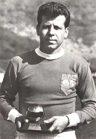 Josef Masopust met de Ballon d'Or (1962)