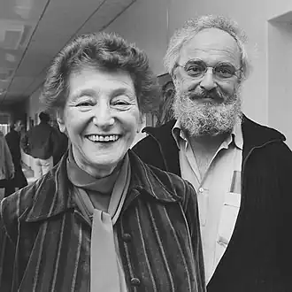 Tony van Verre (rechts) met Josepha Mendels (1982)