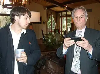 Josh Timonen (links) en Richard Dawkins; het boek is opgedragen aan Timonen