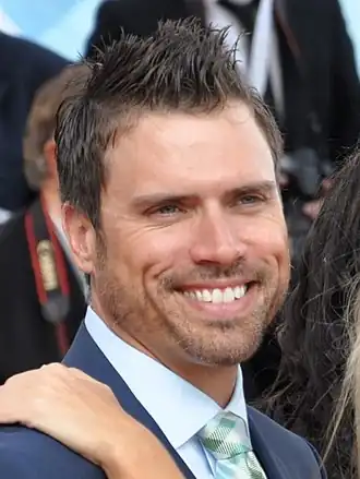 Joshua Morrow (links) met Sharon Case (2013)