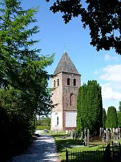 De kerktoren van Westermeer staat in Zuiderveld