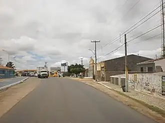 De hoofdweg Avenida Siqueira Camposin (BR-230) in Juazeirinho
