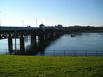 Zicht op Walney Island en de Jubilee Bridge in 2006