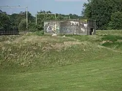 Duitse bunker type 703 ten zuiden van de spoorlijn