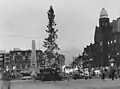 Julatreet (kerstboom) uit Trondheim op de Dam (Amsterdam), 1974
