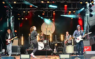 Juli tijdens een optreden in 2015