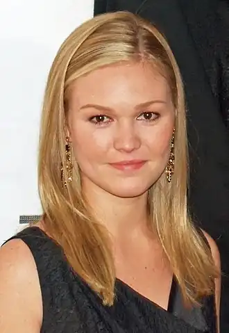 Julia Stiles vertolkt de rol van Lumen Pierce