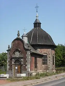 Onze-Lieve-Vrouw der Bedroefden-kapel (1677; 1707).