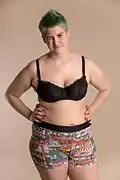 Vrouw in een boxershort