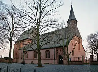 Noordzijde met gotisch portaal