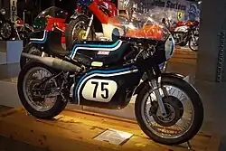 Nog een aangepaste tweetakt: König met viercilinder boxer-buitenboordmotor