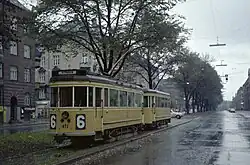 Tweeassig tramstel (Scrapvogn) 472 + Bw 1054 op lijn 6 op de Jagtvej, tijdens een fotorondrit voor leden van de Sporvejshistorisk Selskab; 6 oktober 1968. Dit tramstel is tegenwoordig in de collectie van het Trammuseum Skjoldenæsholm.