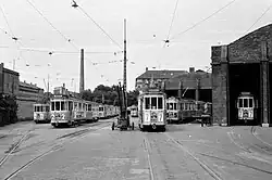 Tramremise Nørrebro in juli 1967; de motorwagens 565 (lijn 16), 524 (lijn 2), 592 (lijn 7), 527 (lijn 5) en 606 (lijn 7) staan gereed voor de dienst.