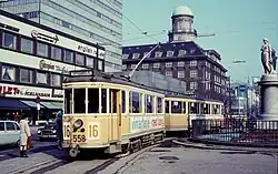 Motorwagen 558 op lijn 16 op de Vesterbrogade / Banegårdspladsen bij het Centraal Station; 10 maart 1970.