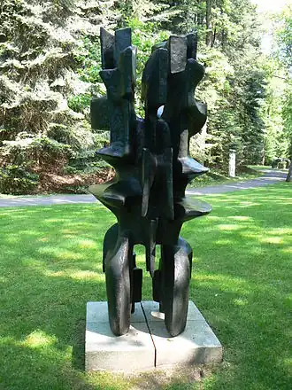 Grand double (1962/4) in het Beeldenpark van het Kröller-Müller Museum