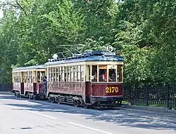Grote vierassige motorwagen, Type KM, en vierassige aanhangwagen van het KP Type.