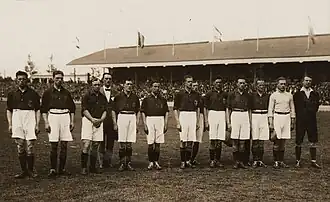 België - Nederland op 15 mei 1921. Hoogstede derde van rechts.