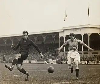 Gehring (rechts, interland 1928)