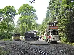 Links bijwagen KS 226 (bouwjaar 1897), rechts motorwagen FS 50 (bouwjaar 1915) te Eilers Eg.