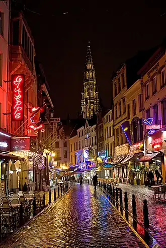 Nachtelijk zicht op de "Pittastraat" (2008)