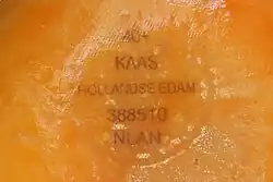 Kaasmerk op een Hollandse Edam kaas