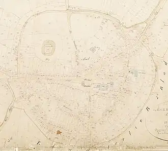 Kadastrale kaart uit begin 19e eeuw. De ronde middeleeuwse omwalling is nog herkenbaar in de plattegrond van de stad.