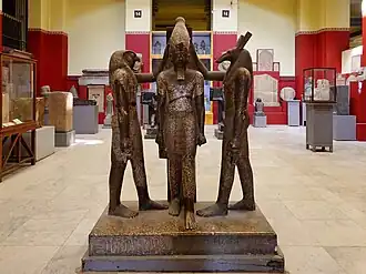 Beeld van de kroning van farao Ramses III door de goden Horus en Seth Egyptisch Museum