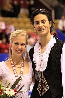 Kaitlyn Weaver en Poje (2009)