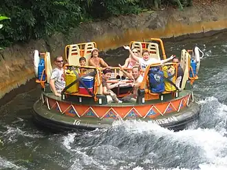 Een boot van de Kali River Rapids in Disney's Animal Kingdom