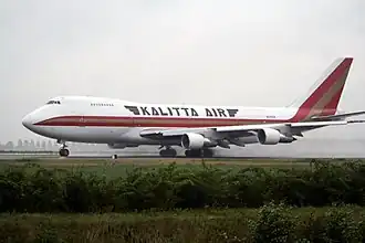 Een toestel van Kalitta Air stijgt op van Schiphol