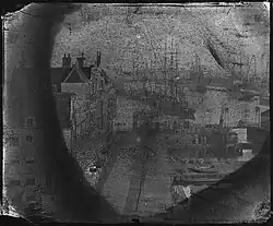 De Kikkerbilssluis (rechts), gezien vanaf de Montelbaanstoren - foto van Jacob Olie, februari 1863