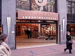 Ingang van Kalvertoren voor de verbouwing