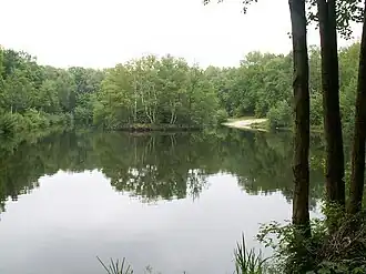 Resten van de vijver en het park Kamp Neusustrum