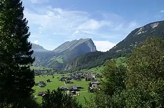 Uitzicht vanaf Holdamoos naar de Kanisfluh in Au (Vorarlberg)