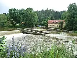 Waterval nabij het dorp (2016)