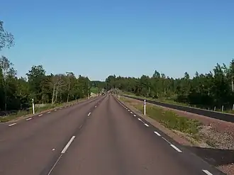 Stamväg 40 is voorzien van een gescheiden liggend fietspad.