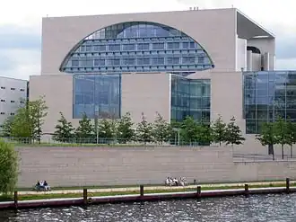 Kanzleramt, gezien vanaf de Spree