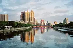 De Liefdesrivier (愛河) stroomt door de zuidelijke stad Kaohsiung. Het kanaal is van culturele waarde voor de inwoners van de stad en is populair bij toeristen.[6]