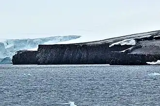 Kaap Fligely, aan de noordoostzijde van het eiland