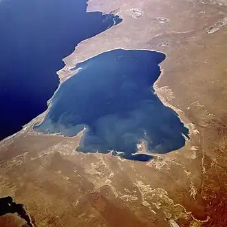 De baai van Kara-Bogaz vanuit de ruimte, september 1995