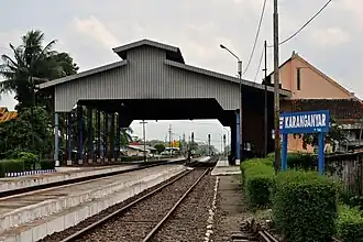 Station Karanganyar (2010).