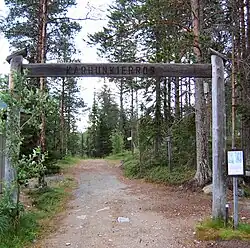 De noordelijke ingang van Nationaal park Oulanka, bij het Hautajärvi (Hauta-meer).