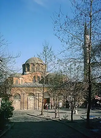 Voorkant van de Chorakerk