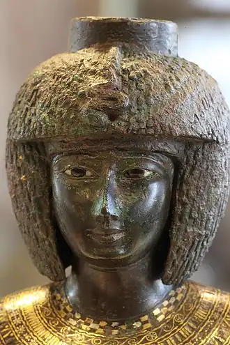 Beeld van Karomama Meritmoet (ca. 850 v. Chr.), Louvre