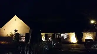 De Karpendonkse Hoeve bij avond