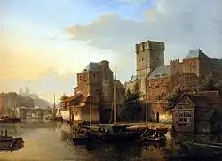 Activiteit op de rivier bij een stad