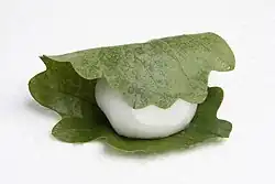 Kashiwa mochi, gemaakt van rijstmeel (joshinko)
